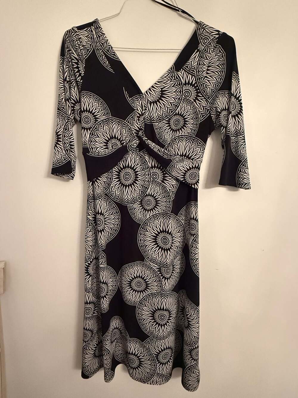 Studio I V-Neck Geometric Print Dress Size 14 Black White Midi